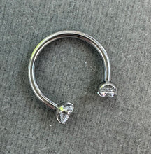 Load image into Gallery viewer, 16guage Internally threaded horse shoe with prong set 3mm stones
