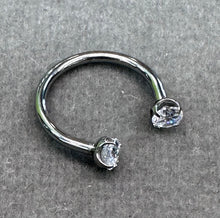 Load image into Gallery viewer, 16guage Internally threaded horse shoe with prong set 3mm stones
